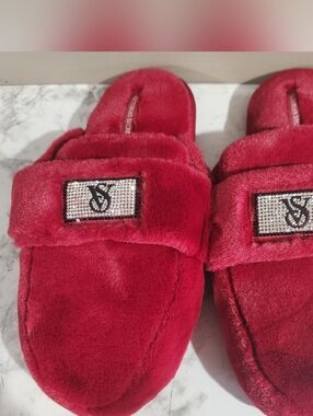 NWOT Victoria's Secret Luxe Plush Shine Patch Slide Faux Fur Slippers Burgundy